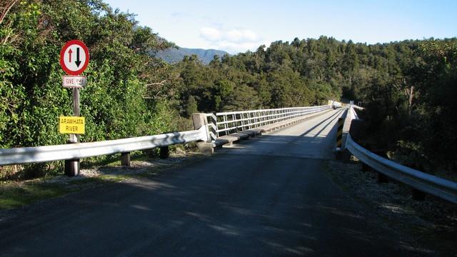 2007-06-17 NZ Haast, Jackson Bay IMG_0058 Backing up is seldom required on a one-lane bridge